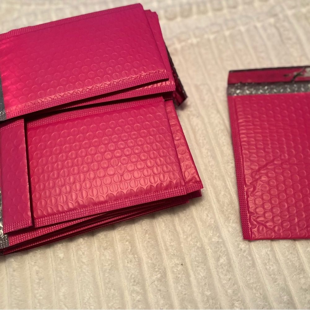 30- Hot Pink Bubble Mailers 7”x4”